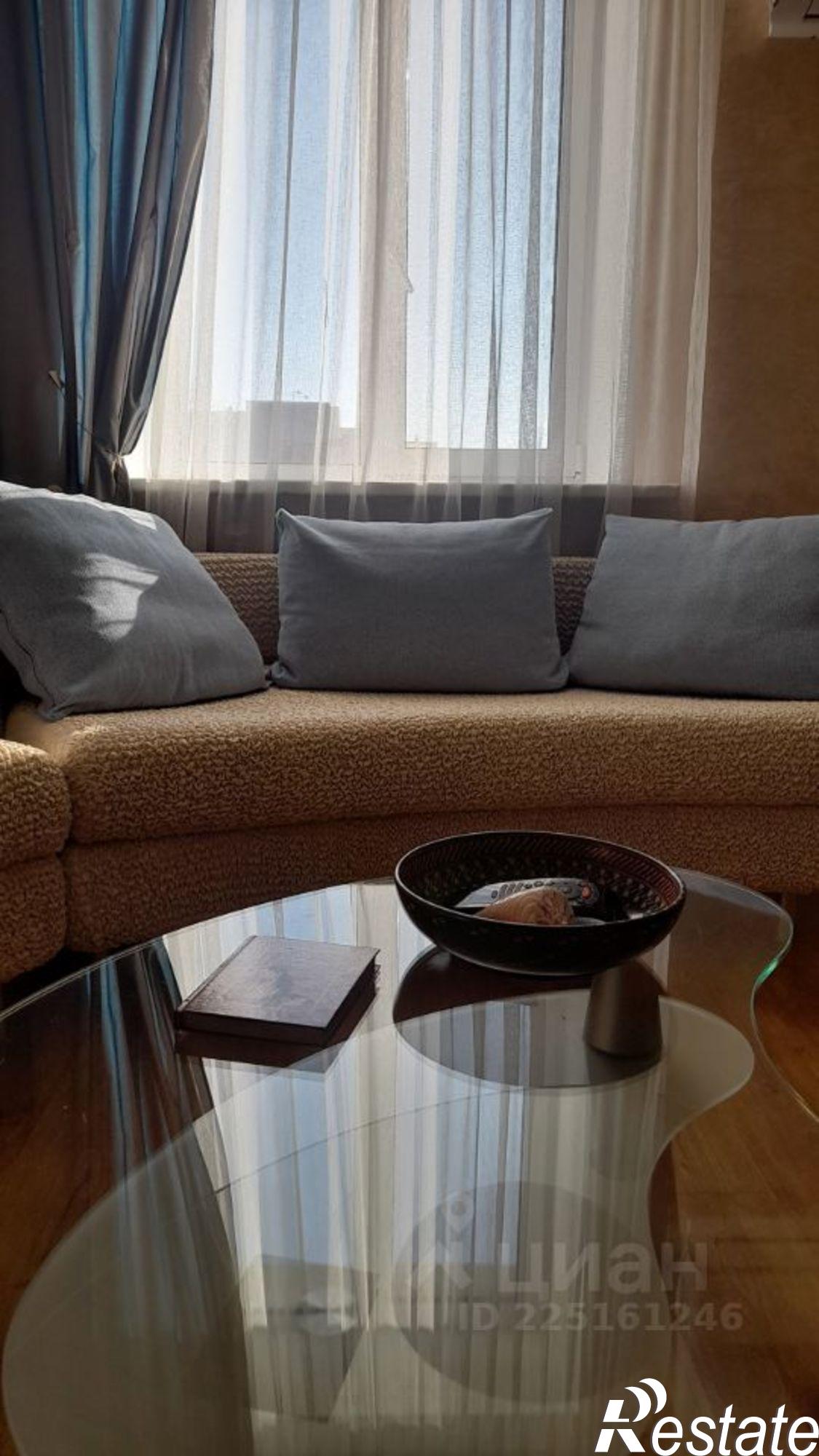 Сдать квартиру за 75 000 рублей на Уткинская улица, 10