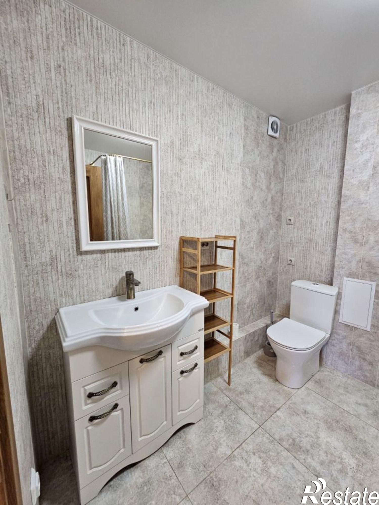 Сдать квартиру за 40 000 рублей на ул Прапорщика Комарова, 42