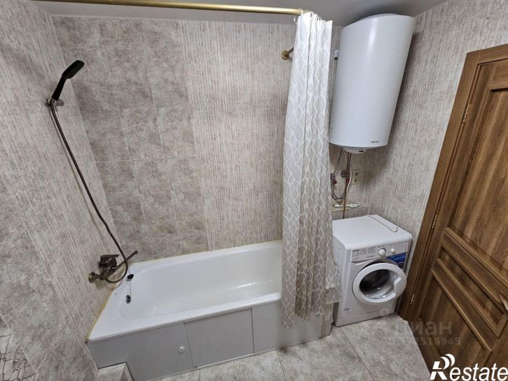 2-комн квартира ул Прапорщика Комарова, 42,  д. 42