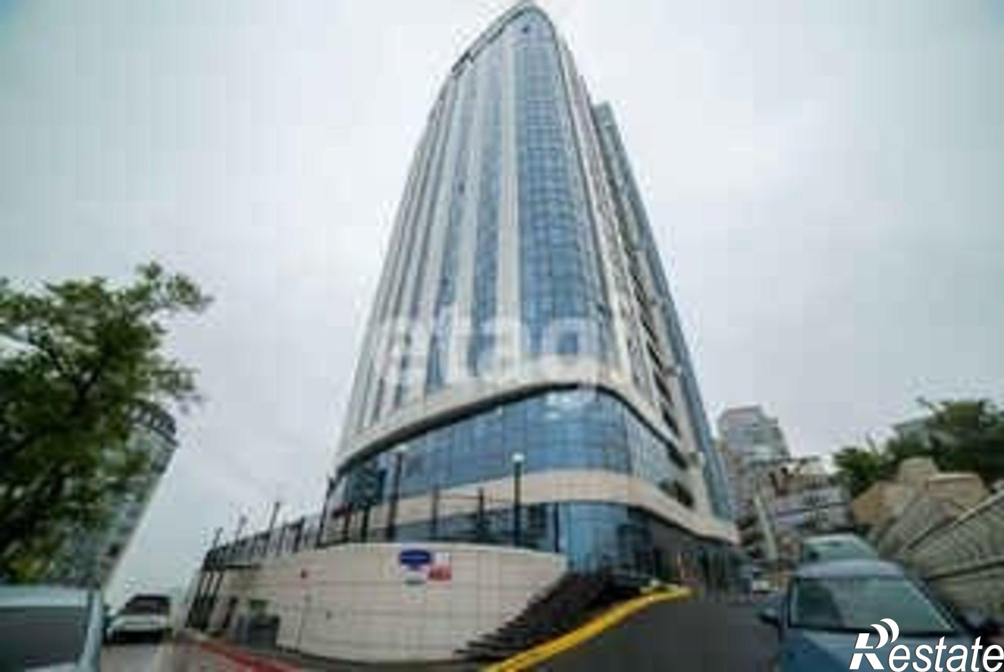 Купить квартиру за 30 000 000 рублей на ул Полонского, 4