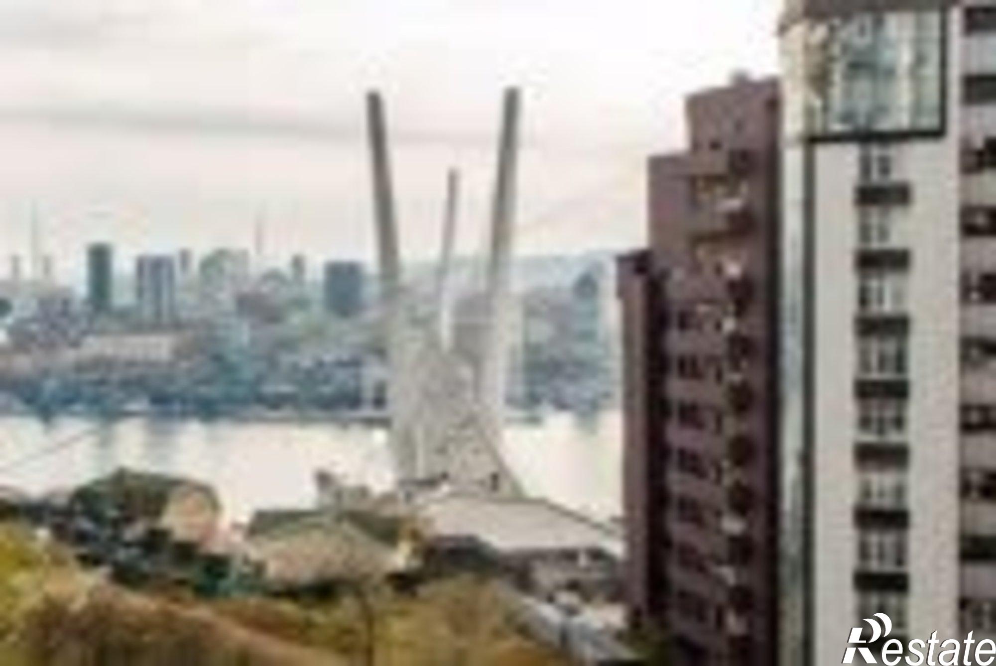 Купить квартиру за 30 000 000 рублей на ул Полонского, 4