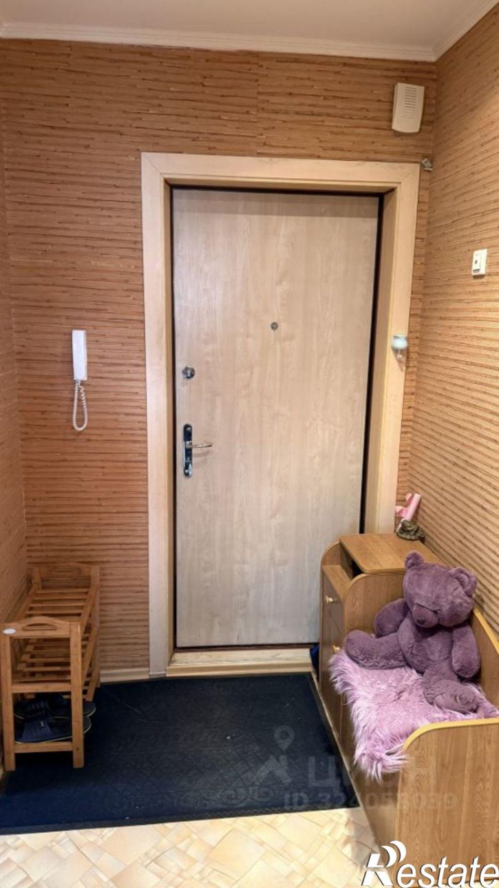 2-комн квартира улица Вице-Адмирала Сабанеева, 19,  д. 19