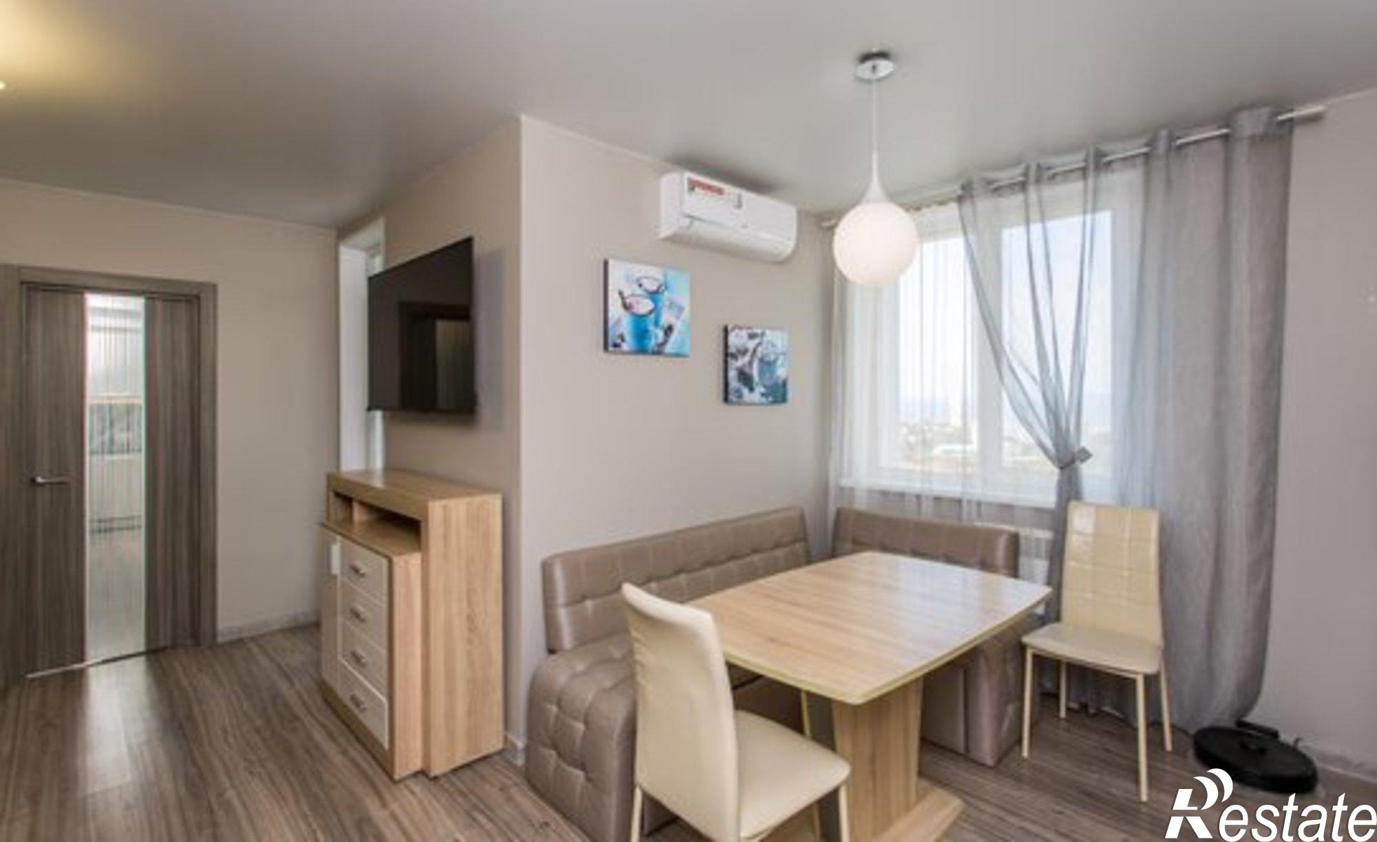 Купить квартиру за 10 200 000 рублей на пр-кт 100-летия Владивостока, 180