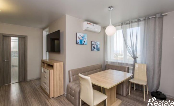 1-комн квартира пр-кт 100-летия Владивостока, 180,  д. 180