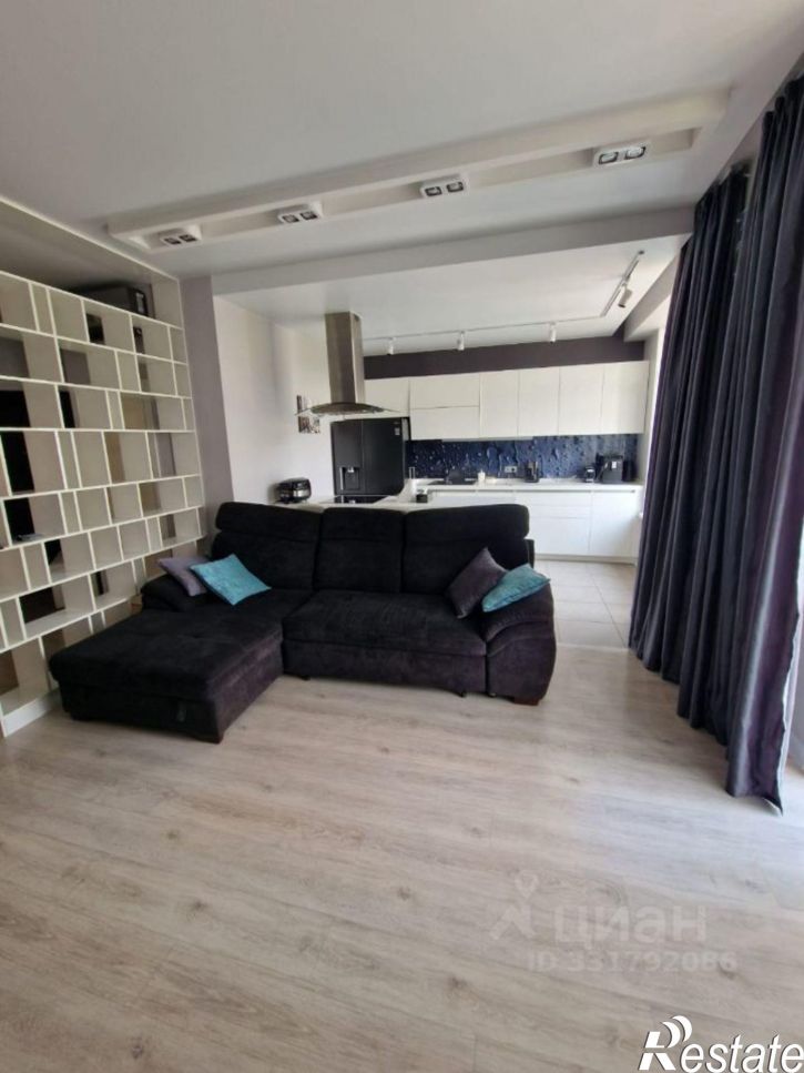3-комн квартира ул Прапорщика Комарова, 58,  д. 58