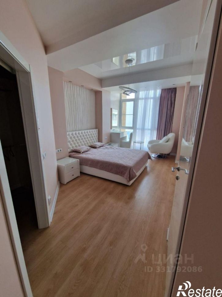 3-комн квартира ул Прапорщика Комарова, 58,  д. 58