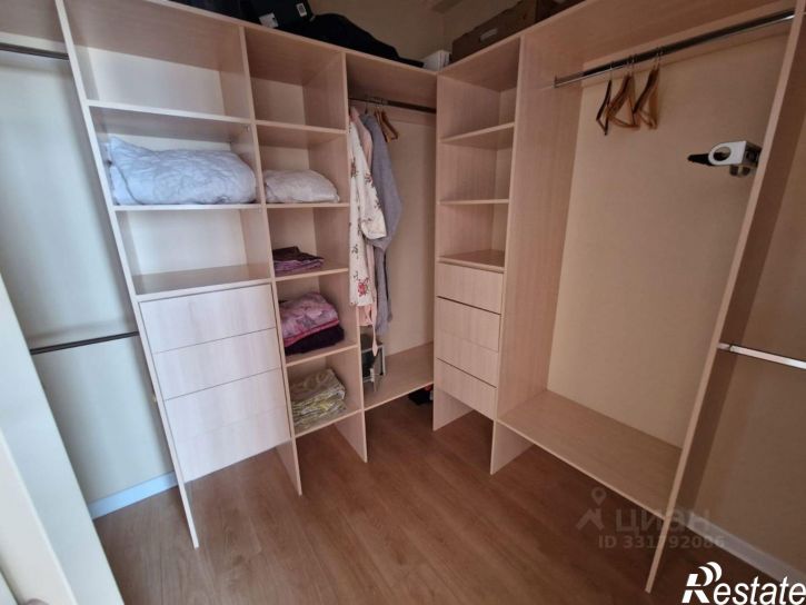 3-комн квартира ул Прапорщика Комарова, 58,  д. 58