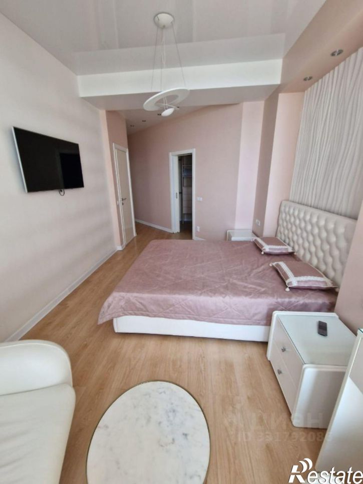 3-комн квартира ул Прапорщика Комарова, 58,  д. 58