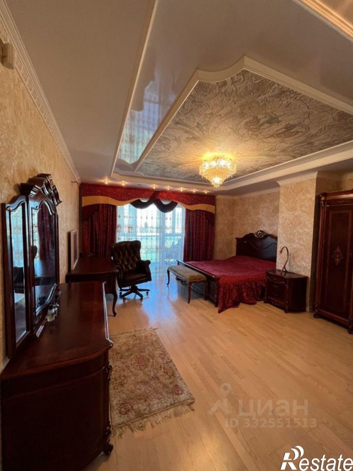 4-комн квартира ул Станюковича, 3,  д. 3