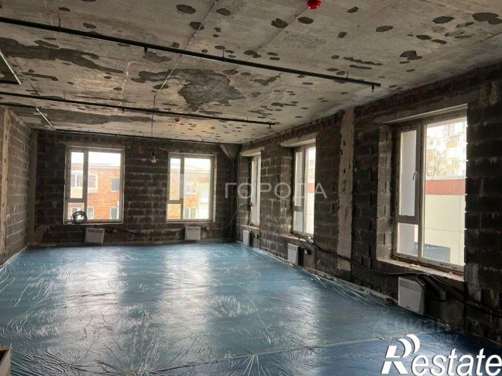 3-комн квартира улица Прапорщика Комарова, 34,  д. 34