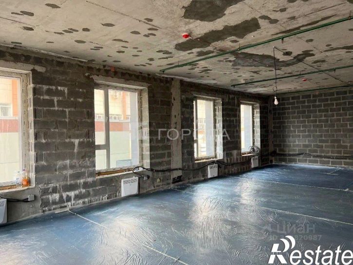 3-комн квартира улица Прапорщика Комарова, 34,  д. 34